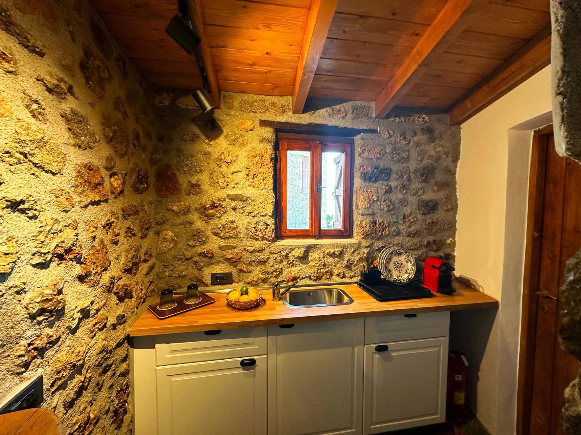 Apartament Fteri Stone House In Platanos, Akrata Zewnętrze zdjęcie